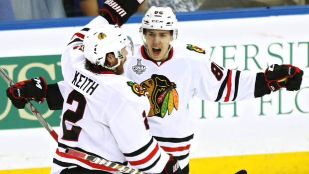 Teravainen-keith-blackhawks-celebrate-stanley-cup-final-Game1.jpg